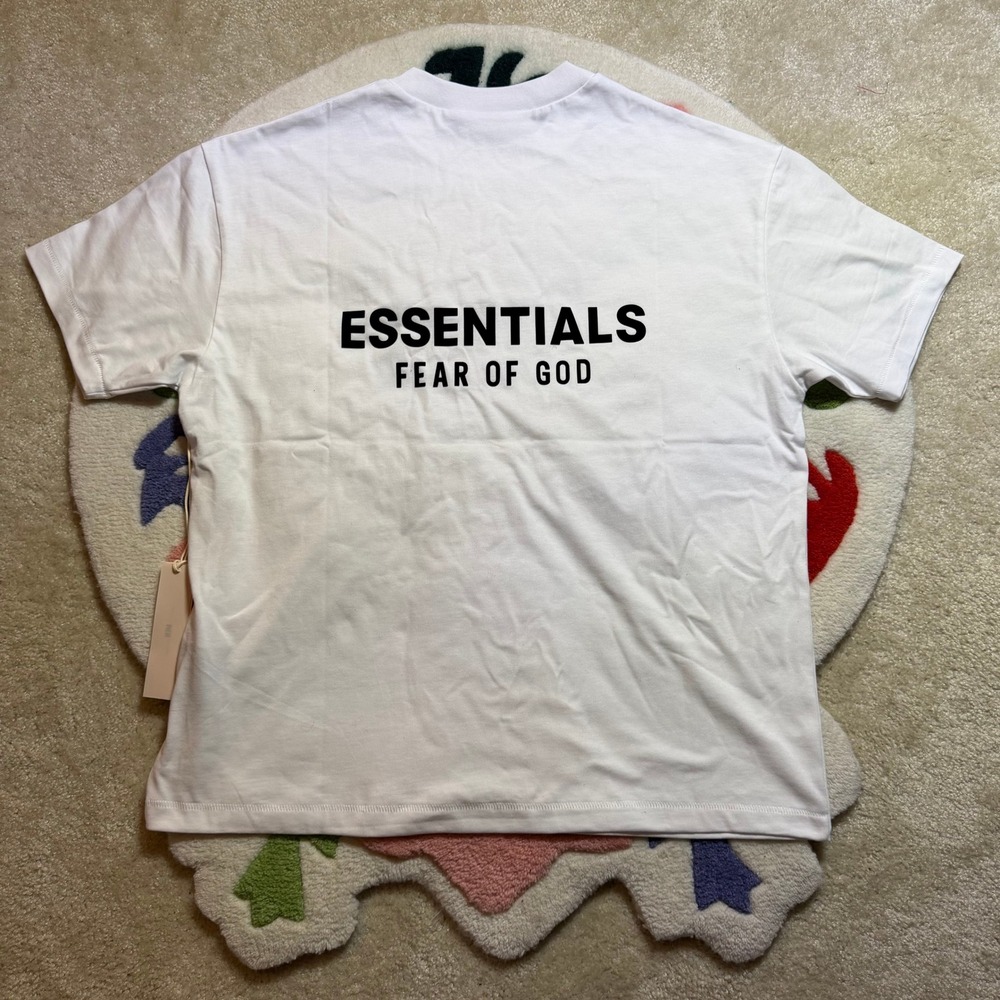 Fear of God Essentials White Logo T-Shirt Streetwear Basic Mens Size Medium - Picture 2 of 7
